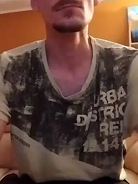 Snapshot of Crazzy_Maiky chatting on December 8, 2024, 9:41 pm Crazzy Maiky online show from December 8, 2024, 9:41 pm