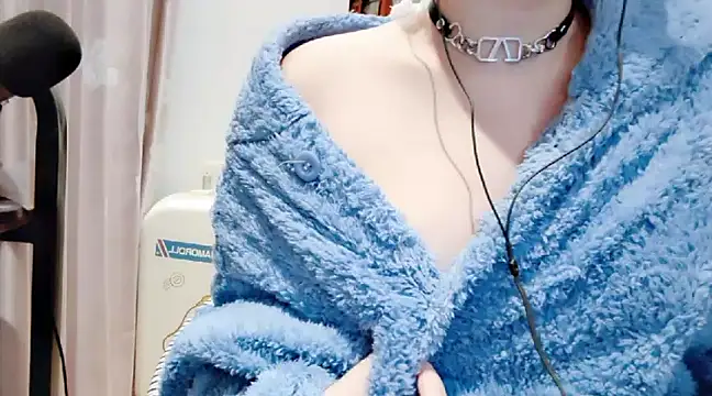 Snapshot of arena1357 chatting on February 13, 2025, 3:56 pm arena1357 online show from February 13, 2025, 3:56 pm