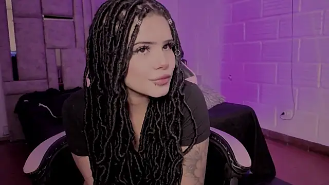 Snapshot of BonnieAnderson_ chatting on July 14, 2026, 9:21 pm BonnieAnderson online show from July 14, 2026, 9:21 pm