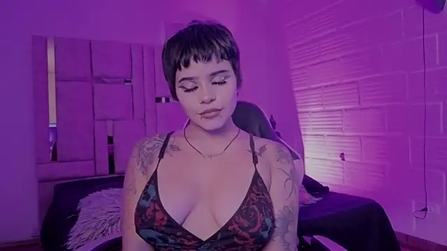 BonnieAnderson  online show from June 10, 2026, 8:43 pm
