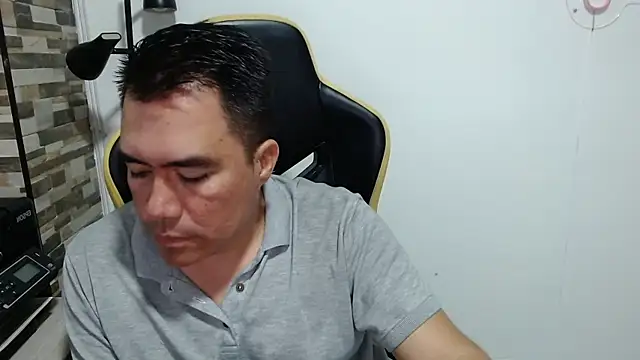 Snapshot of Jhonatan_Morales_S chatting on January 7, 2026, 12:04 am Jhonatan Morales S online show from January 7, 2026, 12:04 am