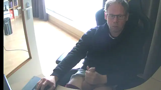 Snapshot of kinkyslet8 chatting on April 2, 2026, 1:51 pm kinkyslet8 online show from April 2, 2026, 1:51 pm