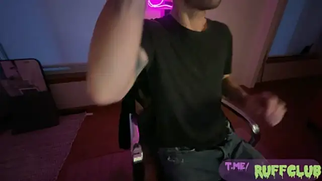 Snapshot of RuffClvb chatting on November 25, 2025, 11:59 pm RuffClvb online show from November 25, 2025, 11:59 pm