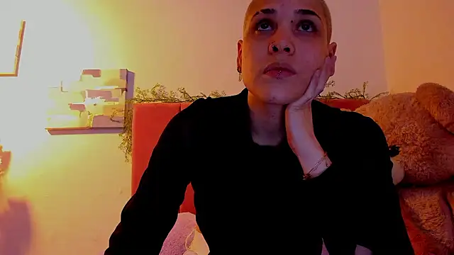 Charlee pink online show from March 16, 2026, 11:40 pm