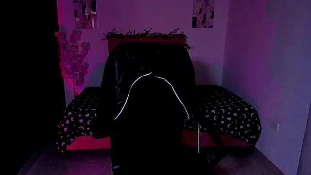 Snapshot of Charlee_pink chatting on October 8, 2025, 12:50 pm Charlee pink online show from October 8, 2025, 12:50 pm