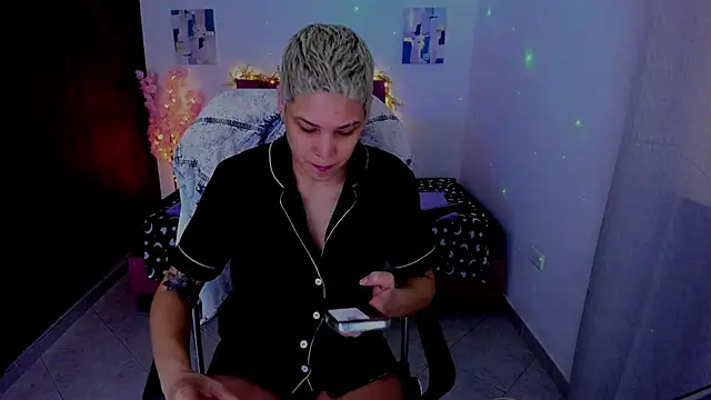 Snapshot of Charlee_pink chatting on October 6, 2025, 11:22 am Charlee pink online show from October 6, 2025, 11:22 am