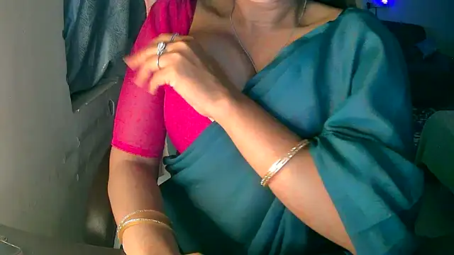 Cute-Tara online show from November 16, 2025, 2:22 pm