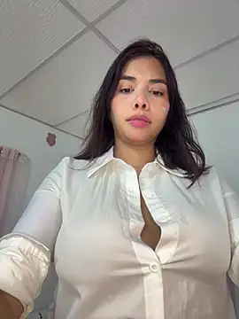 LucyMartelli online show from April 28, 2026, 1:04 pm