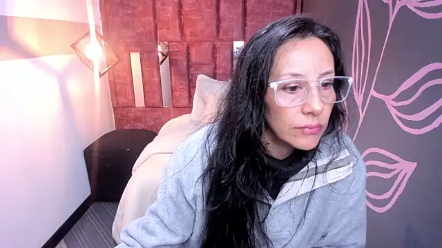 Snapshot of Abrillee1 chatting on November 7, 2025, 12:10 pm Abrillee1 online show from November 7, 2025, 12:10 pm