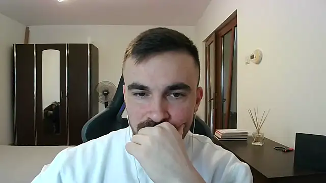 Snapshot of mu5clemania2 chatting on February 15, 2026, 8:35 am mu5clemania2 online show from February 15, 2026, 8:35 am