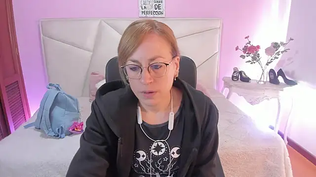 Snapshot of SammySanders chatting on July 10, 2026, 12:05 pm SammySanders online show from July 10, 2026, 12:05 pm