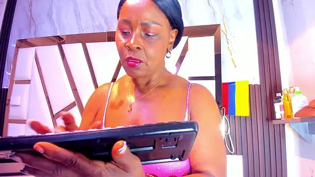 Snapshot of lola_hornei chatting on July 23, 2026, 12:13 pm lola hornei online show from July 23, 2026, 12:13 pm