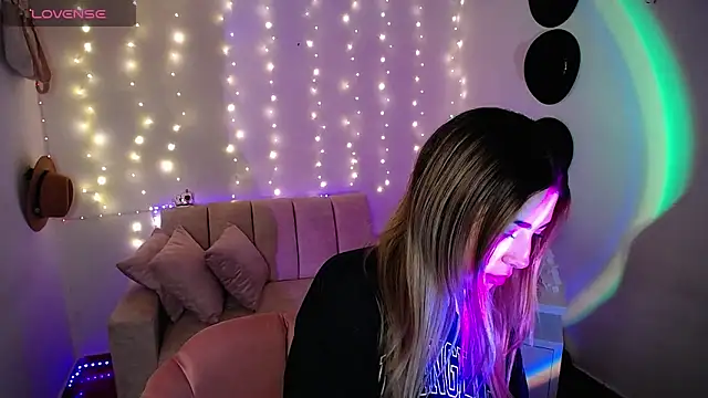 Snapshot of channel_blonde_a chatting on March 7, 2025, 9:48 pm channel blonde a online show from March 7, 2025, 9:48 pm