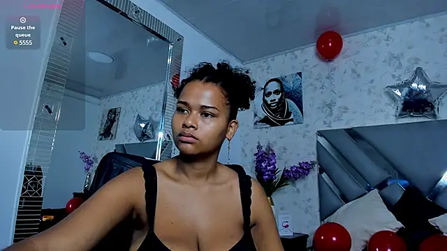 moon HoneyX online show from February 19, 2025, 1:06 pm
