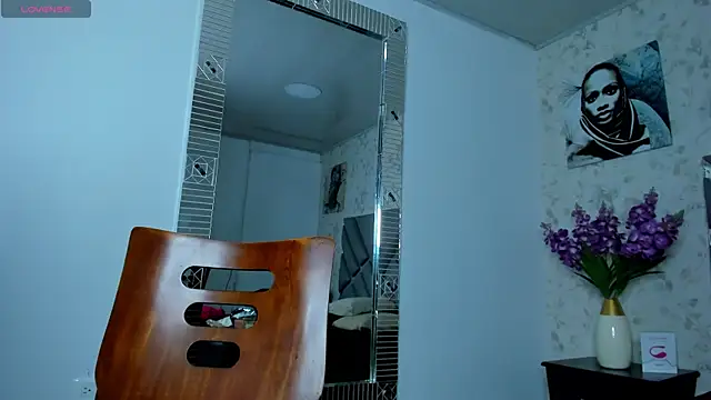 moon HoneyX online show from February 22, 2025, 12:51 pm