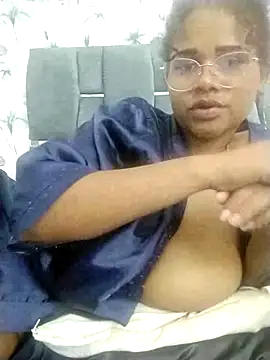 moon HoneyX online show from March 2, 2025, 11:52 am
