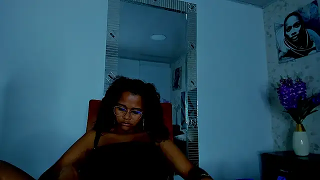 moon HoneyX online show from February 8, 2025, 7:59 pm