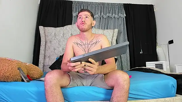 Snapshot of louis_bcasta1 chatting on October 25, 2025, 7:25 pm louis bcasta1 online show from October 25, 2025, 7:25 pm