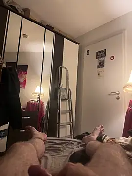 Snapshot of upinsomke1879 chatting on October 24, 2025, 5:12 pm upinsomke1879 online show from October 24, 2025, 5:12 pm