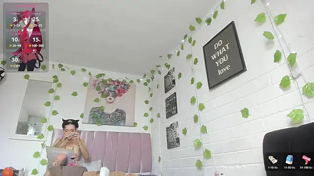 Snapshot of katt__black__ chatting on November 12, 2025, 7:07 pm katt black online show from November 12, 2025, 7:07 pm