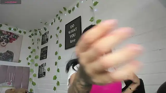 Snapshot of katt__black__ chatting on October 31, 2025, 8:38 pm katt black online show from October 31, 2025, 8:38 pm