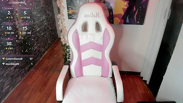 Snapshot of katt__black__ chatting on October 7, 2025, 8:43 pm katt black online show from October 7, 2025, 8:43 pm