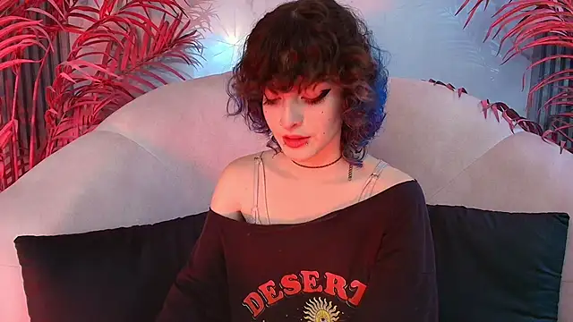 EvaHalsey online show from November 4, 2025, 7:17 pm