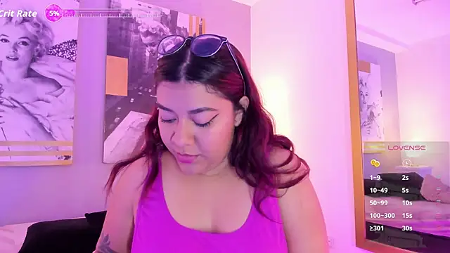 Snapshot of MeghanBurn chatting on October 17, 2025, 12:29 pm MeghanBurn online show from October 17, 2025, 12:29 pm