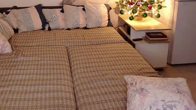 pepper milf online show from December 29, 2024, 8:04 pm