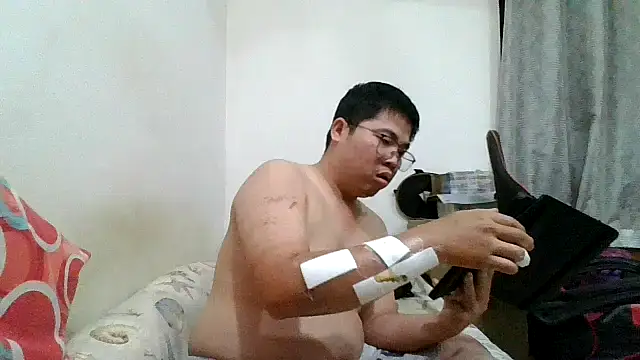 Snapshot of shyboymasturbation chatting on December 1, 2025, 1:01 pm shyboymasturbation online show from December 1, 2025, 1:01 pm