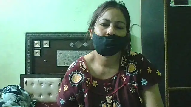 couplesuni online show from March 10, 2026, 10:52 am