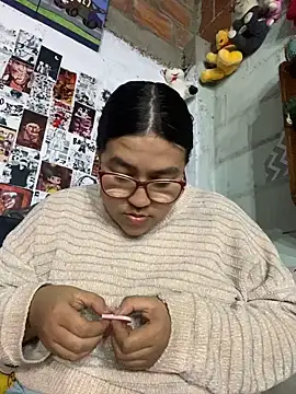 dafne19  online show from December 23, 2025, 4:56 am