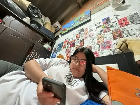 dafne19  online show from May 3, 2026, 3:22 am