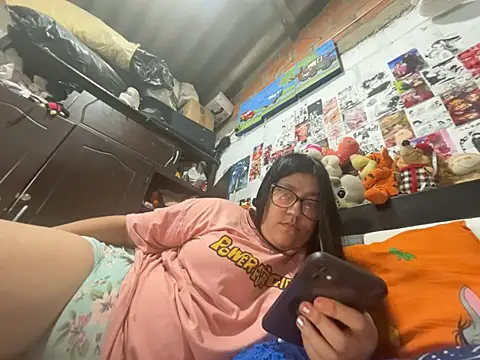 dafne19  online show from May 6, 2026, 3:43 am