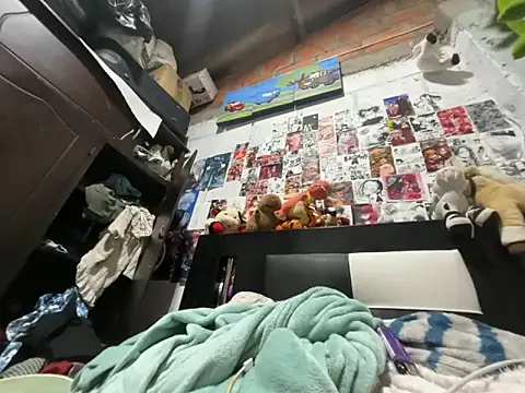 dafne19  online show from March 12, 2026, 4:07 am