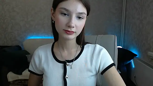 Snapshot of AnaHoney chatting on February 15, 2025, 5:30 am AnaHoney online show from February 15, 2025, 5:30 am