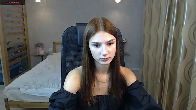 Snapshot of AnaHoney chatting on September 18, 2025, 7:44 am AnaHoney online show from September 18, 2025, 7:44 am