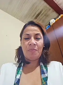 Snapshot of Zaralu_ chatting on February 12, 2026, 1:00 pm Zaralu online show from February 12, 2026, 1:00 pm