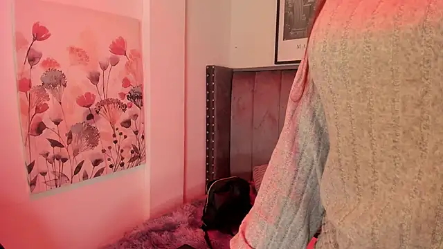 Alaia Cute online show from November 15, 2025, 2:59 am