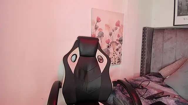 Alaia Cute online show from December 18, 2025, 2:49 am