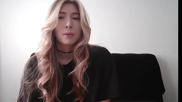 Snapshot of ErikaShyy chatting on October 30, 2025, 10:13 am ErikaShyy online show from October 30, 2025, 10:13 am