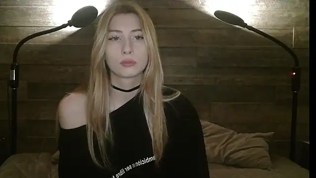 Snapshot of ErikaShyy chatting on November 26, 2025, 10:48 am ErikaShyy online show from November 26, 2025, 10:48 am