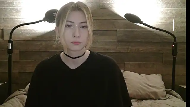 Snapshot of ErikaShyy chatting on December 2, 2025, 10:50 am ErikaShyy online show from December 2, 2025, 10:50 am