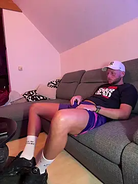 nikeaddicted2 online show from February 7, 2026, 6:38 pm