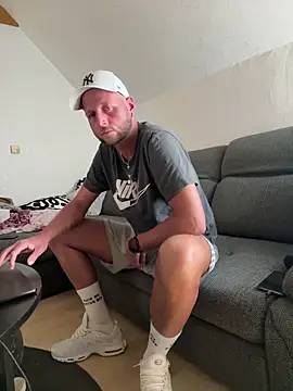 nikeaddicted2 online show from February 1, 2026, 4:49 pm