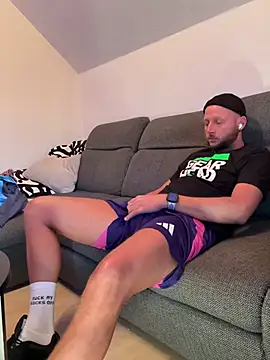 nikeaddicted2 online show from February 9, 2026, 2:48 pm