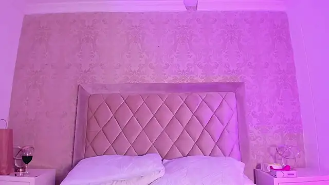 Snapshot of LiaFlowers chatting on January 5, 2025, 12:20 am LiaFlowers online show from January 5, 2025, 12:20 am