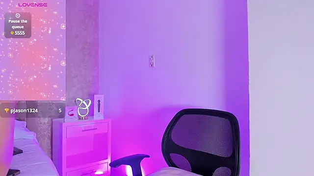 Snapshot of LiaFlowers chatting on January 28, 2025, 1:29 am LiaFlowers online show from January 28, 2025, 1:29 am