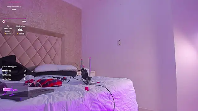 Snapshot of LiaFlowers chatting on January 14, 2025, 1:26 am LiaFlowers online show from January 14, 2025, 1:26 am