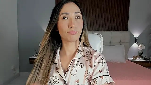 Snapshot of Emma23__ chatting on June 24, 2026, 5:28 am Emma23 online show from June 24, 2026, 5:28 am